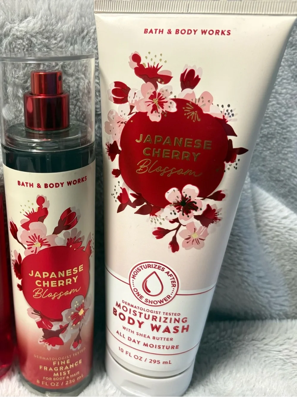 Bath & Body Works Japanese Cherry Blossom Fragrance Mist - Red